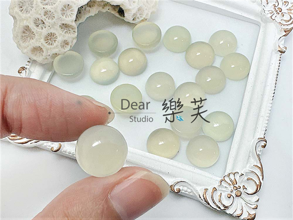 14mm圓形蛋面淡綠瑪瑙