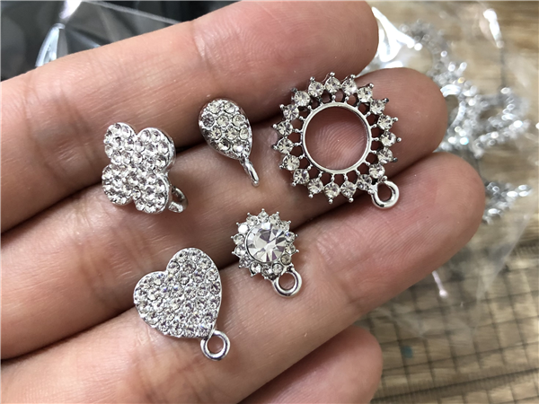 零碼出清~鑲鑽造型耳針